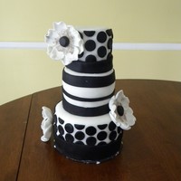 Black And White Mini Cake 