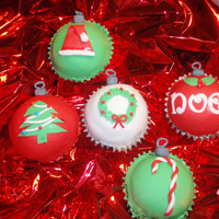 Christmas Ornaments These gave me real trouble in the begining. Thanks to Tiggy2, I was able to do the fondant tops correctly. This is my first time covering...