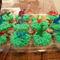 Dinosaur Cupcakes dinosaur cupcakes using grass tip