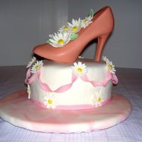 Fondant Cake With Chocolate Shoe Fondant cake with chocolate shoe