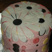 Daisy Cake With Polka Dots 