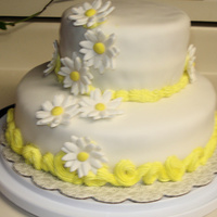 Daisy Cake This was totally a practice cake don't judge me LOL.