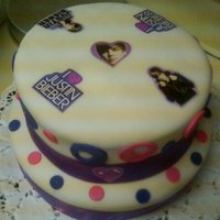 Cake purple and white cream filling cupcake