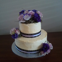Weddign Cake Buttercream icing with fresh flowers