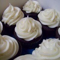 Chocolate Cupcakes With Cream Cheese Frosting 