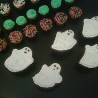 Ghost & Other Halloween Cupcakes ghost cupcakes and mini cupcakes with halloween sprinkles
