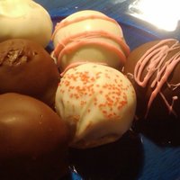 Cake Truffles My first trail of "cake truffles" for a friends Bday. Baily's and Red Velvet.