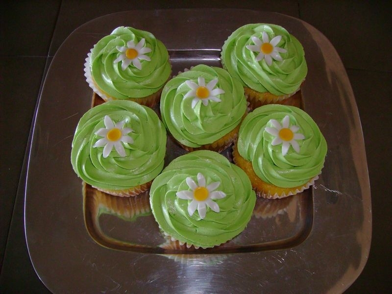 Mom's Daisy Cupcakes Made these for my mom...lemon filled, lemon cupcakes and lemon buttercream, can you tell she loves lemon? MMF daisies, they are quite soft...