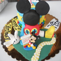 Mickey Mouse Club House This is a smash cake for a Mickey Mouse Theme Party.Club House was made using RKT. TFL
