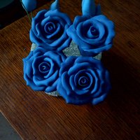 Carolina Blue Modeling Chocolate Roses One of my good friends wants a wedding cake with "Carolina blue" roses, luckily she gave me a piece of fabric to match colors to...