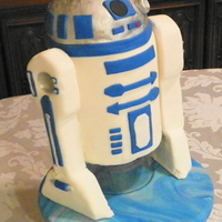 R2D2 Not as clean and sharp as I wanted but it was for my son's birthday and I had fun making it. TFL :)