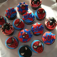 Spiderman Cupcakes chocolate cupcakes buttercream frosting and fondant decorations