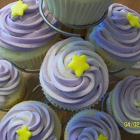 Star Cupcakes I made these cupcakes to go with a space birthday cake for a girl. Simple to make- just buttercream frosting and fondant stars