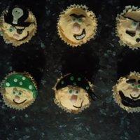 Pirate Cakes I was bored one day and love pirates. I decided to make this cupcakes :)Unfortunately, one doesn't look too much like a Pirate