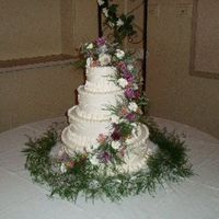 Real Floral Spray A cake like this takes some effort to transport in one piece, so I divided it into two pieces. The bottom two tiers were carried separately...