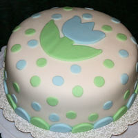 My First Time Making Fondant My first attempt at making fondant AND covering a cake with it.