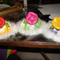 Polka Dotted Purse-Cup Cakes These little corn purses are easily made using the wonder pan. Fondant is cut larger than the cake and tucked under so that it appears...