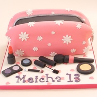 Make Up Bag Cake 