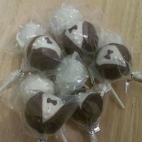 Wedding Pops Bride and Groom Pops! For the "brides" I dipped cake pops in vanilla melts and piped candy melts in a cornelli lace fashion. I...