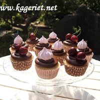 Cherry Cupcakes 