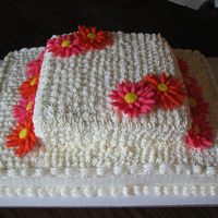 Img_4602.jpg This is the first time I had tried Gerbera Daisies and my first Bridal shower cake