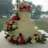 Fresh Flowers This was a simple cake Spice cake and cream cheese icing, with fresh flowers. The Simplest cakes are always the nicest.
