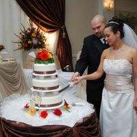 Gerber Daisy Fall Wedding Cake This was my First Wedding Cake Fondant with Fresh Gerber Daisies on Top!