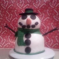 3D Snowman Snowman, everything made of gumpaste or fondant.