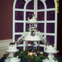 Monikas_Cake_010.jpg This is the 2nd big wedding cake i did like this. buttercream icing and silk flowers.