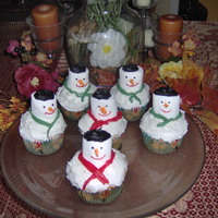 Christmas Snowman Cupcakes I made these cupcakes for our church christmas party last year. I made 50 cupcakes. cupcake are yellow with buttercream frosting.