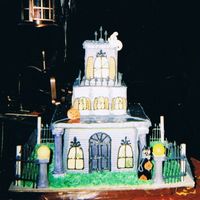 Haunted House I MADE THIS HAUNTED HOUSE FOR A BIRTHDAY PARTY. THE MAIN PART OF THE HOUSE IS CAKE, THE ROOF IS GINGERBREAD, THE FENCE AND TURRETS ARE...