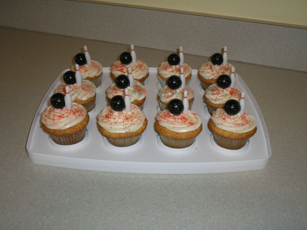 Bowling Cupcakes For Tarron