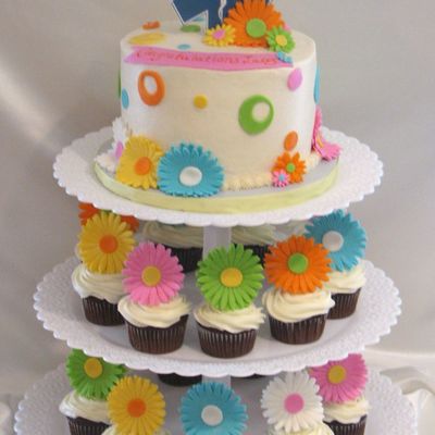 Daisy Graduation Cake