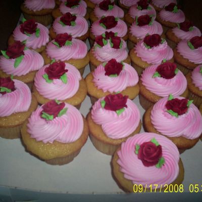 Cupcakes With Red Rose