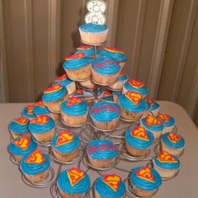 Superman Cupcakes