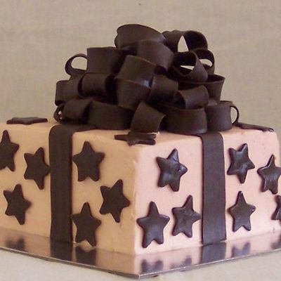 Gift & Bow Cake