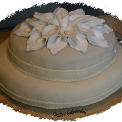 Wedding Cake Whit Cala Lillis
