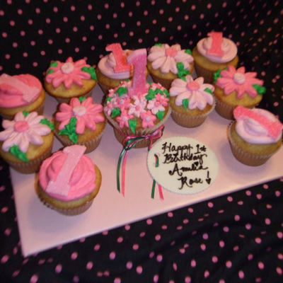 Pink Daisy Cupcakes For A 1St Birthday