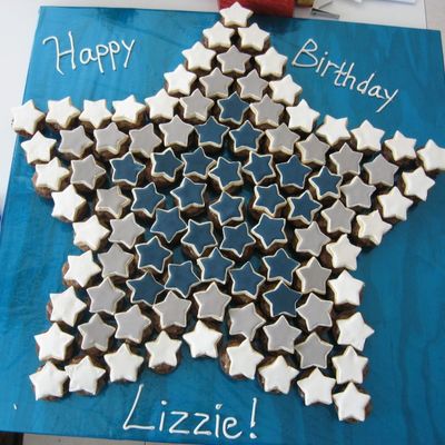 Dallas Star Mini-Cupcake/cookie Birthday Cake