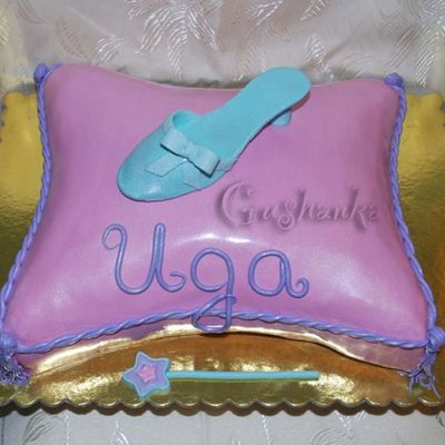 Pillow Shoe Cake