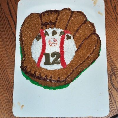 3D Baseball Glove Cake