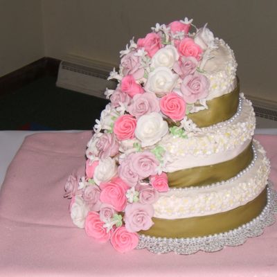 Buttercream With Fondant Roses