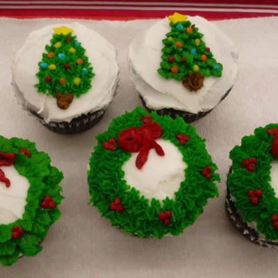 Poinsetta Cupcakes