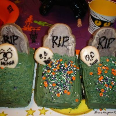 Graveyard Cakes