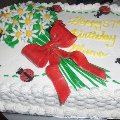 Daisy Cake With Ladybugs