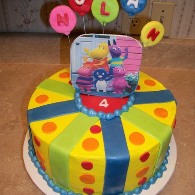 Backyardikins Cake