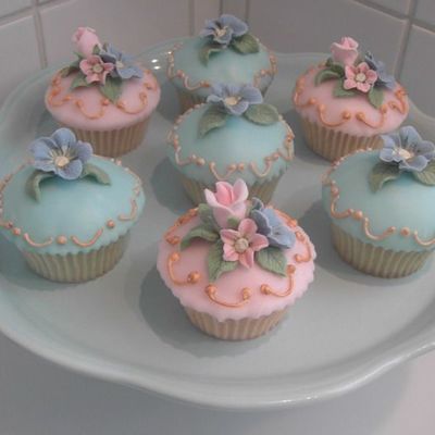 Cupcakes With Fondant Icing
