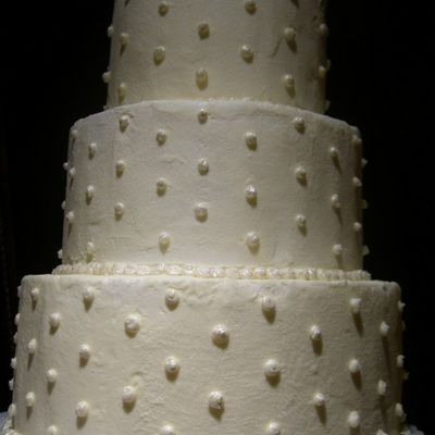 White Buttercream Cake With Buttercream Pearls