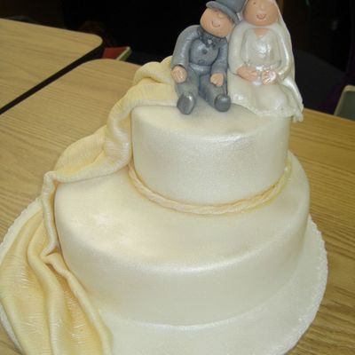 2 Tier Drapes Wedding Cake