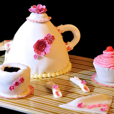 Teapot Cake